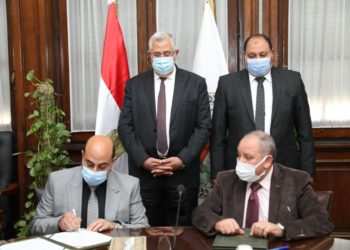 وزير الزراعة يبحث مع محافظ اسوان تنمية الإنتاج الحيواني والسمكي والداجني تسهيل إجراءات الاستثمار بالمحافظة