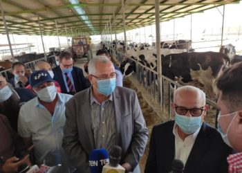 وزير الزراعة ومحافظ بورسعيد يتفقدًا مصنع للأعلاف ومزرعة للإنتاج الحيواني والمجزر الآلي لبورسعيد