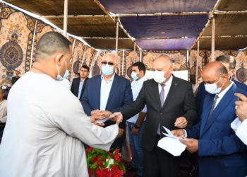 وزير الزراعة ومحافظ قنا ورئيس البنك الزراعى المصرى يتابعون برنامج «باب رزق»