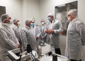 وزير الزراعة يزور أكبر شركة لإنتاج الأمصال واللقاحات فى المجر