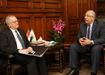 وزير الزراعة يبحث مع السفير الروسي بالقاهرة آفاق التعاون الزراعي بين البلدين