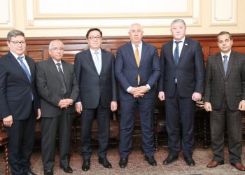 وزير الزراعة يبحث مع سفير كازاخستان بالقاهرة يبحثان سبل تعزيز التعاون الزراعي بين البلدين