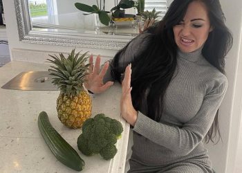 حكاية  سيدة أربعينية تعيش على اللحوم منذ 20 عامًا