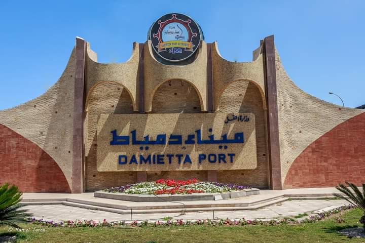ميناء دمياط يستقبل 5400 طن ذرة و 11000 طن قمح