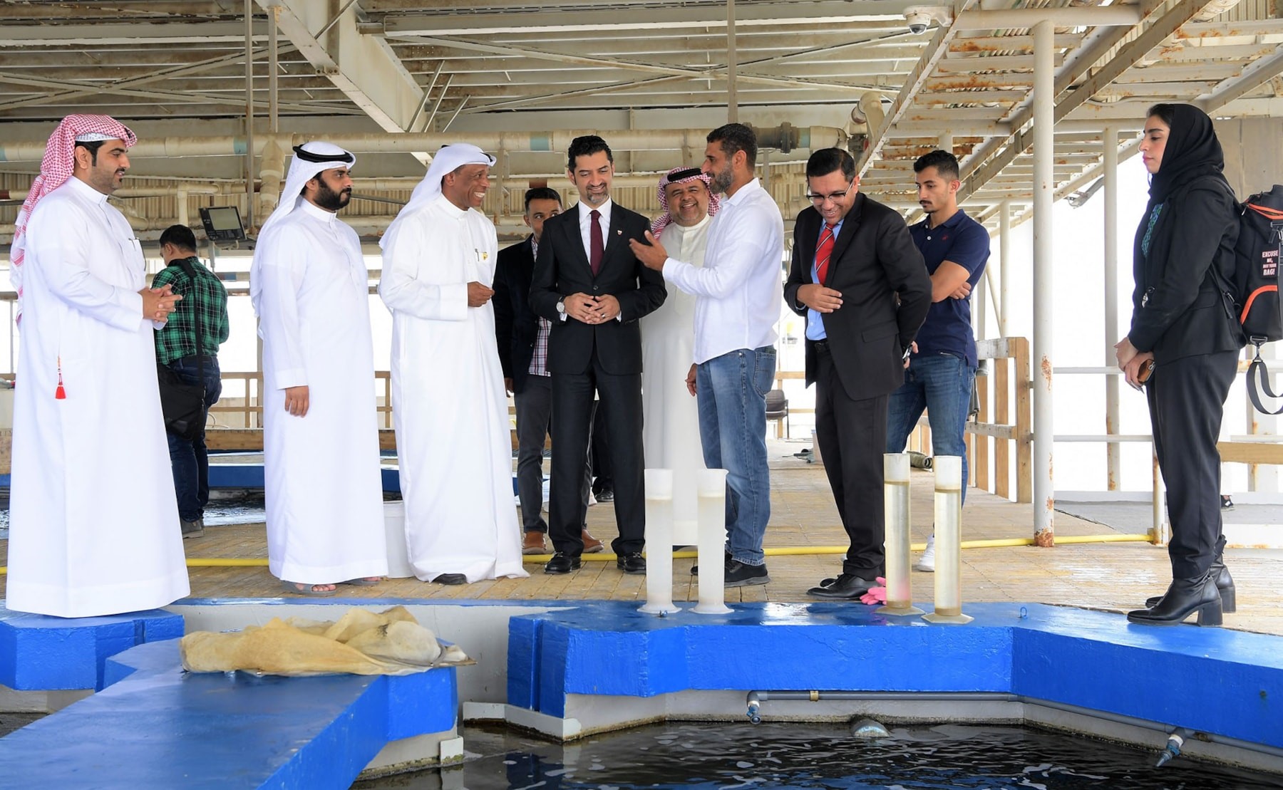 البحرين: إطلاق أكثر من 30 ألف سمك ميد و1000 سمك هامور كبير بمنطقة رأس حيان
