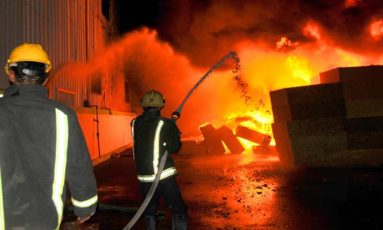 الحماية المدنية تخمد حريقا في «حوش مواشى» بسوهاج