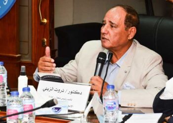 ثروت الزيني لـ"قلم بيطري": صناعة الدواجن فى خطر