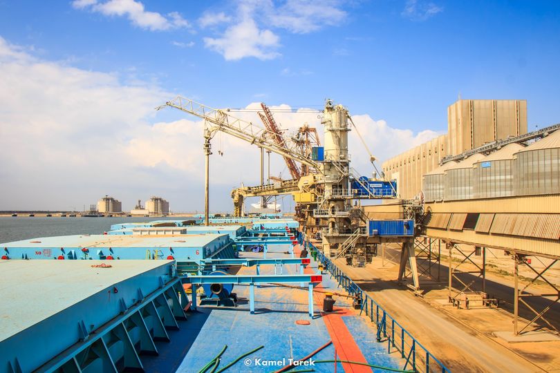 ميناء دمياط يستقبل 4300 طن صويا و 11712 طن ذرة
