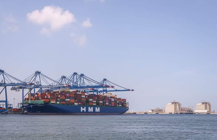 ميناء دمياط يستقبل 7000 طن كسب صويا و 24785 طن ذرة خلال 24 ساعة
