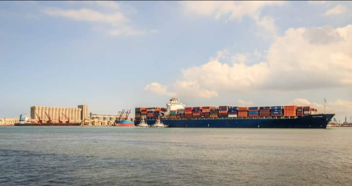ميناء دمياط يستقبل 6793 طن ذرة و 4135 طن فول صويا خلال 24 ساعة