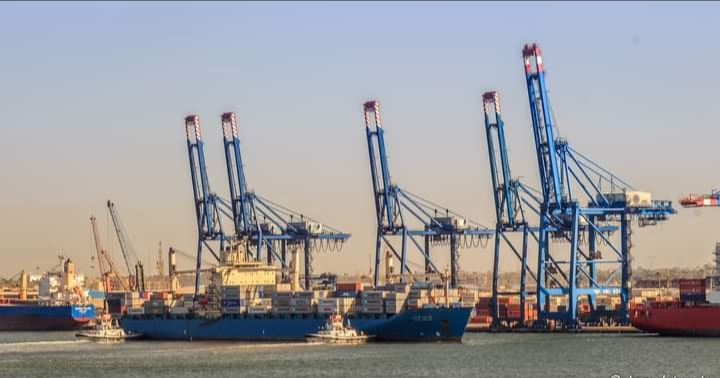 ميناء دمياط 9650 طن ذرة و 9327 طن من فول الصويا ومشتقاته خلال 24 ساعة