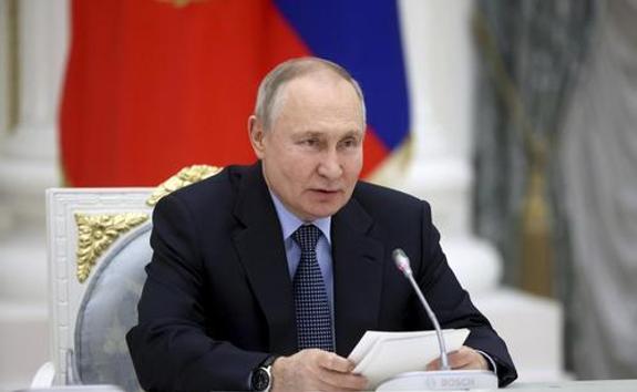 بوتين يتعهد بتقديم شحنات الحبوب المجانية لـ6 دول أفريقية بعد انهيار اتفاق البحر الأسود