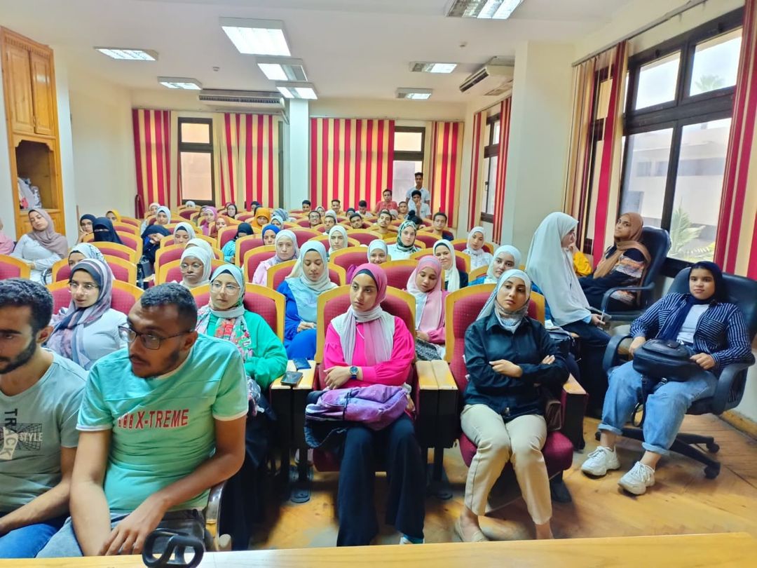 تكنولوجيا الأغذية يعقد برنامج تدريبي مجاني لطلاب زراعة عين شمس حول انتاج غذاء آمن صحيا ذو قيمة غذائية وبأسعار مناسبة