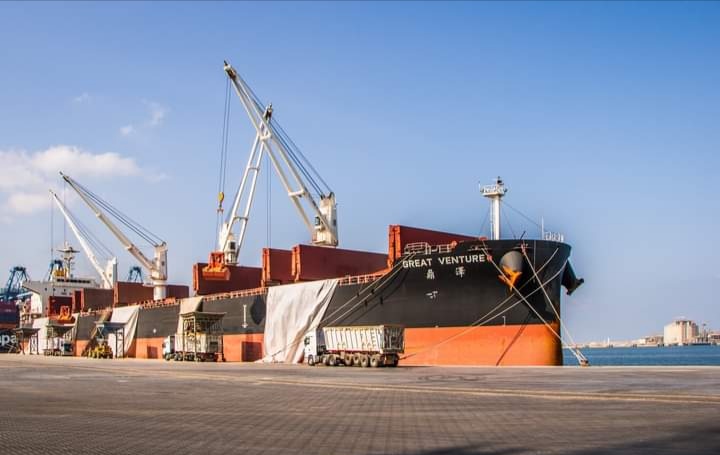 ميناء دمياط يستقبل 7491 طن ذرة و 3700 طن فول صويا و 180 طن كسب الصويا