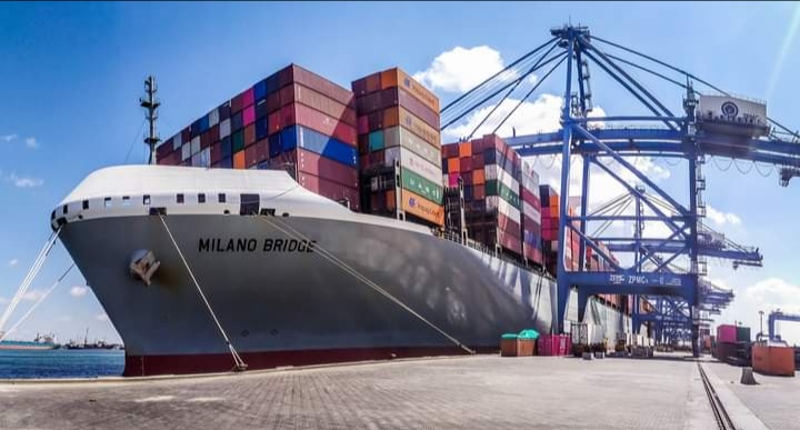 ميناء دمياط يستقبل 13478 طن ذرة و4877 طن فول صويا خلال 24 ساعة