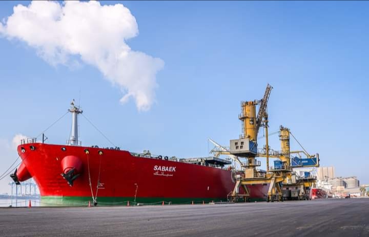 ميناء دمياط يستقبل 14600 طن ذرة و 2400 طن كسب الصويا و 5134 طن فول صويا