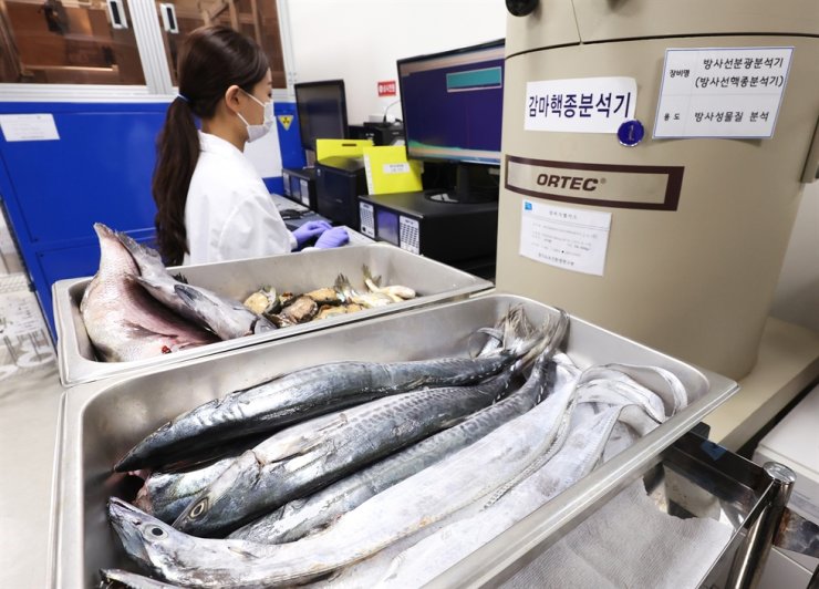 اليابان تطالب كوريا برفع حظر استيراد المأكولات البحرية من فوكوشيما