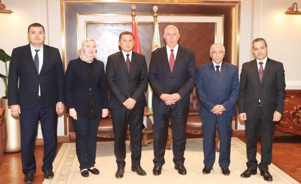 وزير الزراعة يبحث مع سفير اوزبكستان تعزيز آليات التعاون بين البلدين