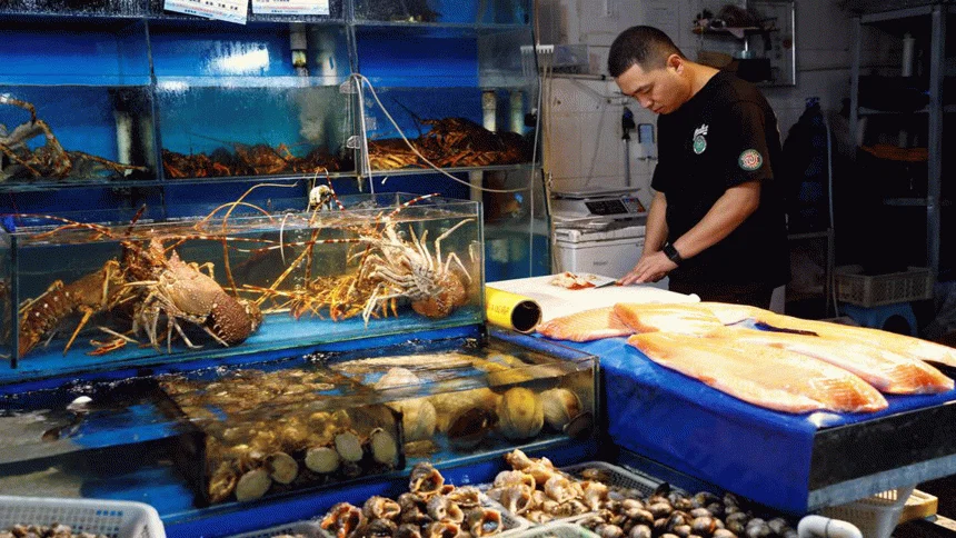 روسيا تأمل في زيادة صادرات الأسماك والمأكولات البحرية إلى الصين بعد الحظر الياباني