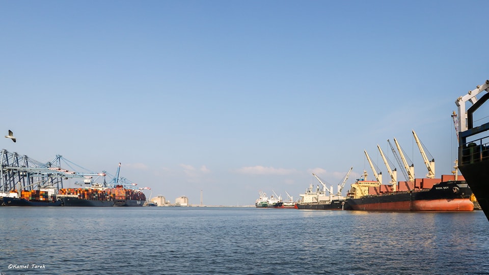 ميناء دمياط يستقبل 470 طن ذرة ويُصدر 1100 طن علف بنجر