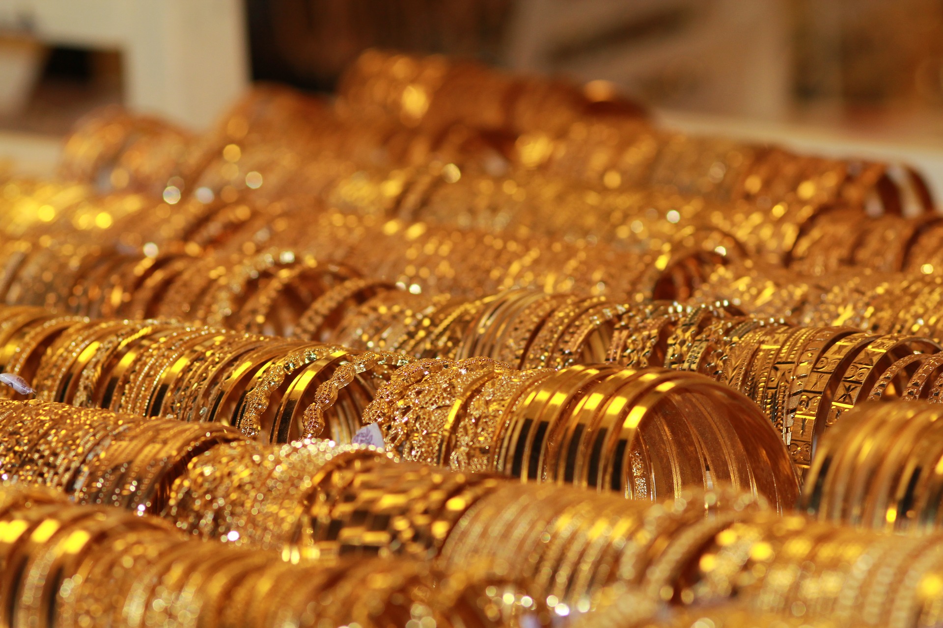 مستشار وزير التموين يكشف مصير أسعار الذهب في مصر بعد الانخفاض المفاجئ