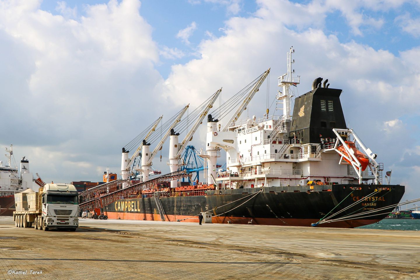 ميناء دمياط يستقبل 5630 طن ذرة و 8000 طن كسب صويا