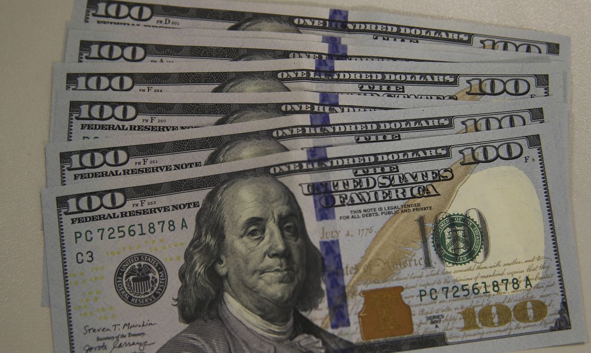 سعر الدولار والعملات العربية والأجنبية اليوم الأربعاء 14 فبراير 2024