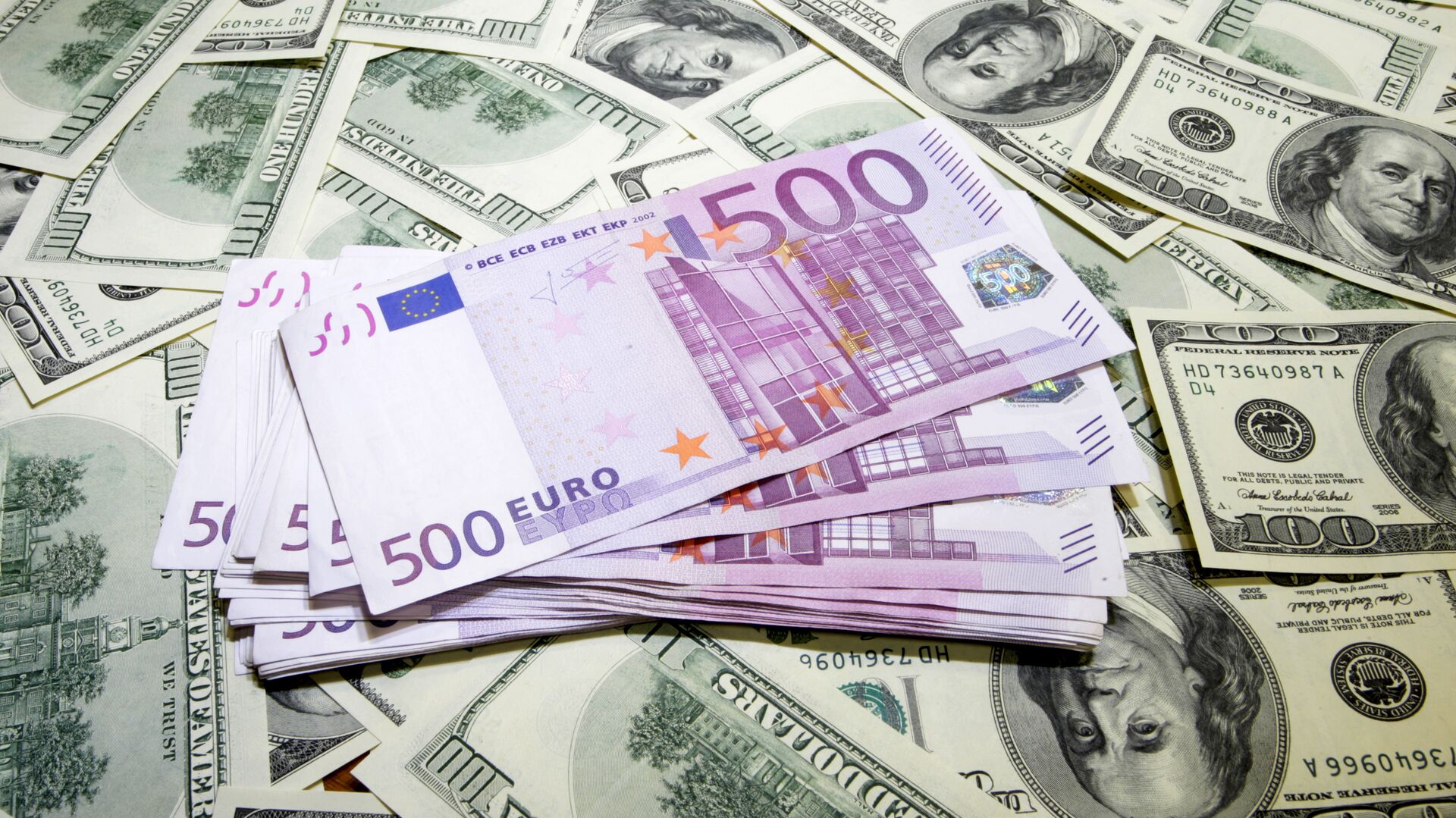 اليورو يسجل 51 جنيه للشراء والبيع.. سعر الدولار والعملات العربية والأجنبية اليوم الأربعاء