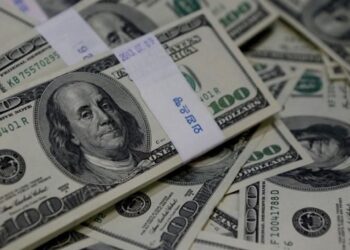 الجنيه المصري ينخفض ​​بنسبة 62% مقابل الدولار الأمريكي ويتجاوز مستوى الـ 50 جنيهًا