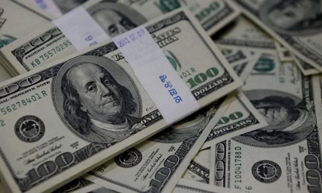 الجنيه المصري ينخفض ​​بنسبة 62% مقابل الدولار الأمريكي ويتجاوز مستوى الـ 50 جنيهًا