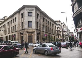 في خطوة غير متوقعة.. البنك المركزي يسمح للبنوك بتحديد سعر صرف الجنيه