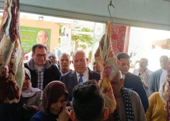 وزير الزراعة يتفقد معرض وزارة الزراعة للسلع الغذائية خير مزارعنا لأهالينا