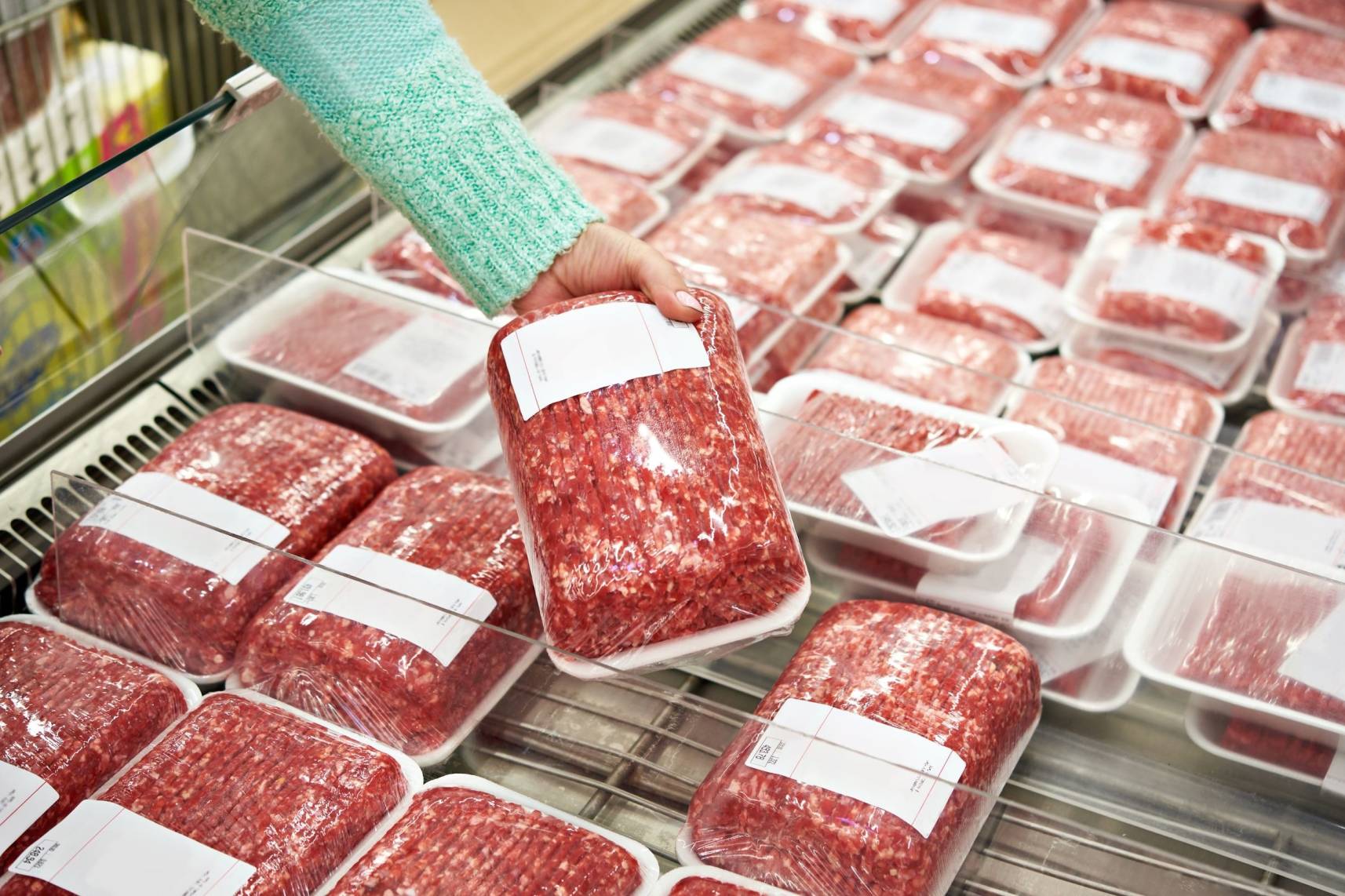«شعبة القصابين» تعلن انخفاض أسعار اللحوم اليوم الخميس في الأسواق