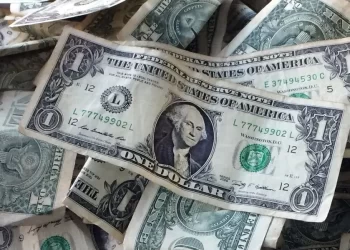 سعر الدولار أمام الجنيه في البنوك اليوم السبت.. 50.51 جنيه ببنكي الأهلي وكريدي أجريكول