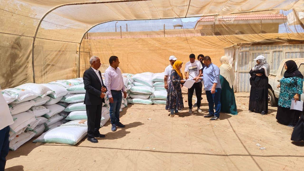 "بحوث الصحراء" و الفاو" يوزعان 50 طنًا من الأعلاف لدعم الثروة الحيوانية بجنوب سيناء