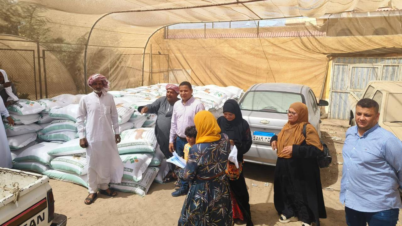 "بحوث الصحراء" و الفاو" يوزعان 50 طنًا من الأعلاف لدعم الثروة الحيوانية بجنوب سيناء