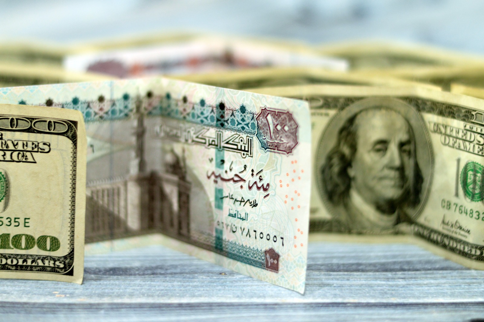 سعر الدولار أمام الجنيه يسجل 49.64 للشراء في مستهل تعاملات اليوم الثلاثاء