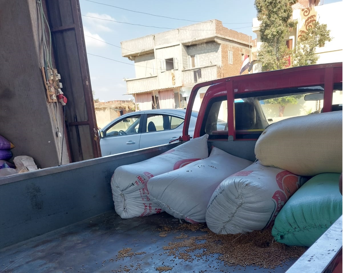 ضبط 88 طن خامات أعلاف مجهولة المصدر في كفر الشيخ