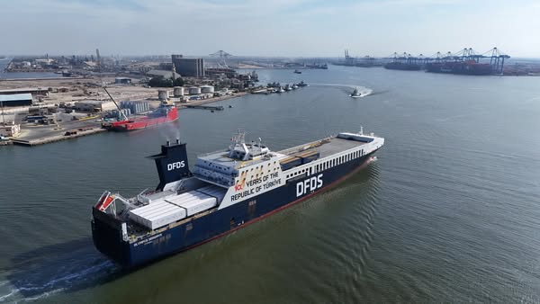 بدون ذرة أو صويا.. ميناء دمياط يستقبل 13778 طن من البضائع