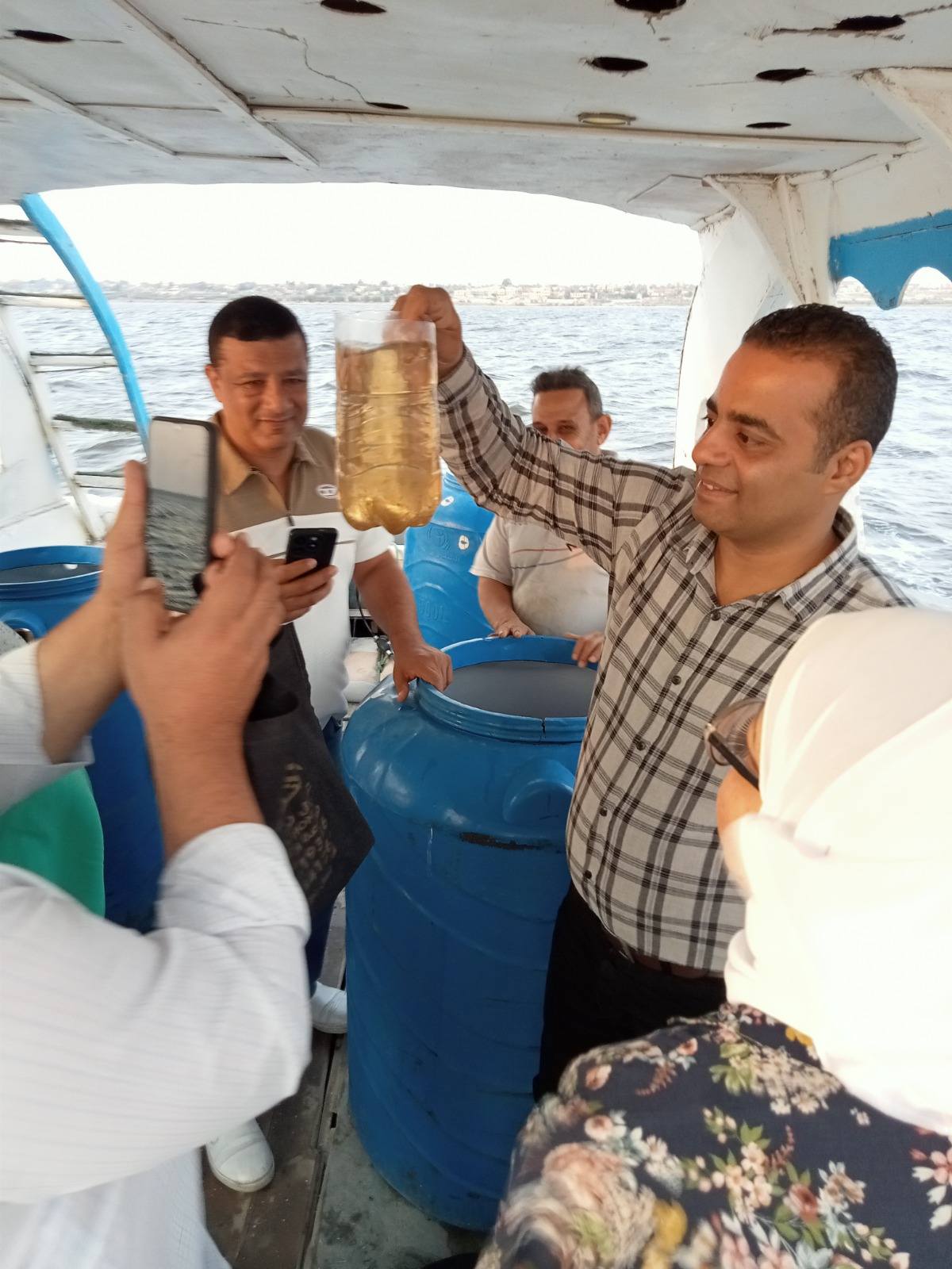 "تنمية البحيرات" يطلق الدفعة الثالثة من يرقات الجمبري في بحيرة قارون بالفيوم