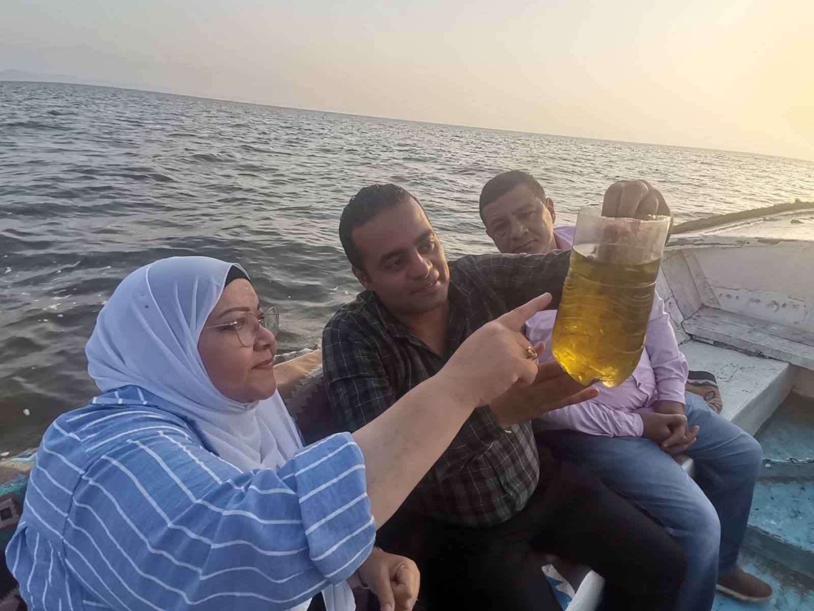 بحيرة قارون تواصل إستعادة عافيتها بإنزال الدفعة الخامسة من زريعة الجمبري