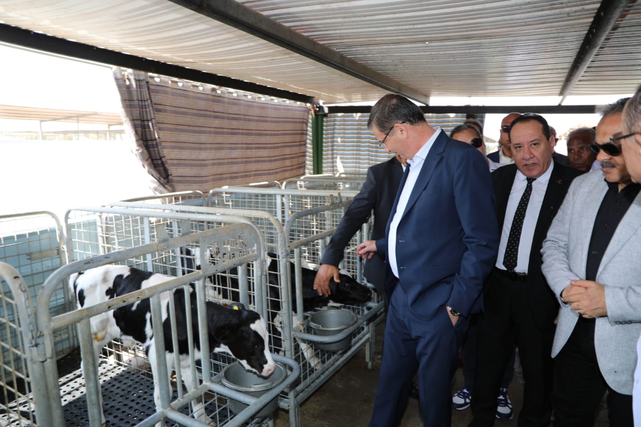 وزير الزراعة ومحافظ الشرقية يتفقدان مشروع الصالحية الزراعي المتكامل