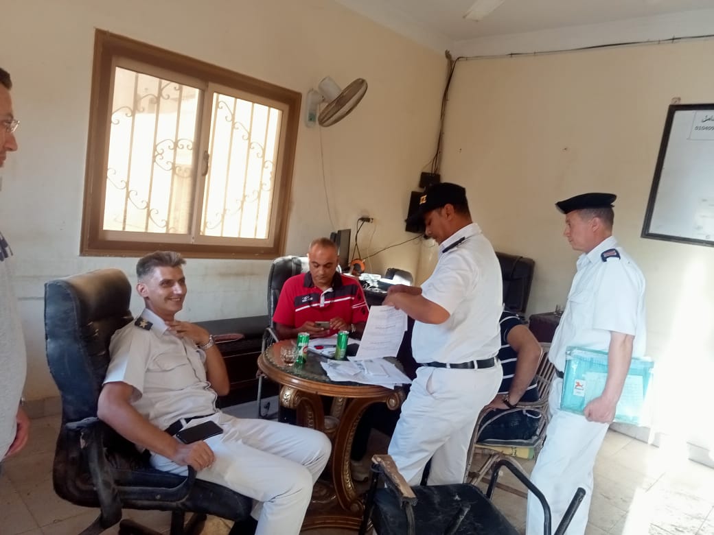 ضبط 12,5 طنًا من الأعلاف مجهولة المصدر بدمياط