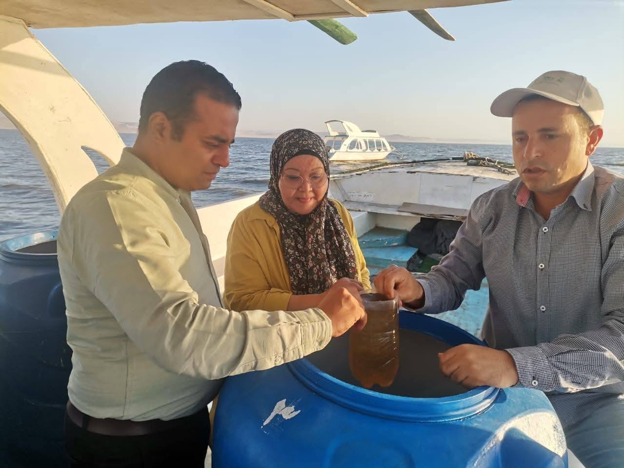 بحيرة قارون تختتم مشروع دعمها بيرقات الجمبري بإنزال الدفعة السادسة والأخيرة