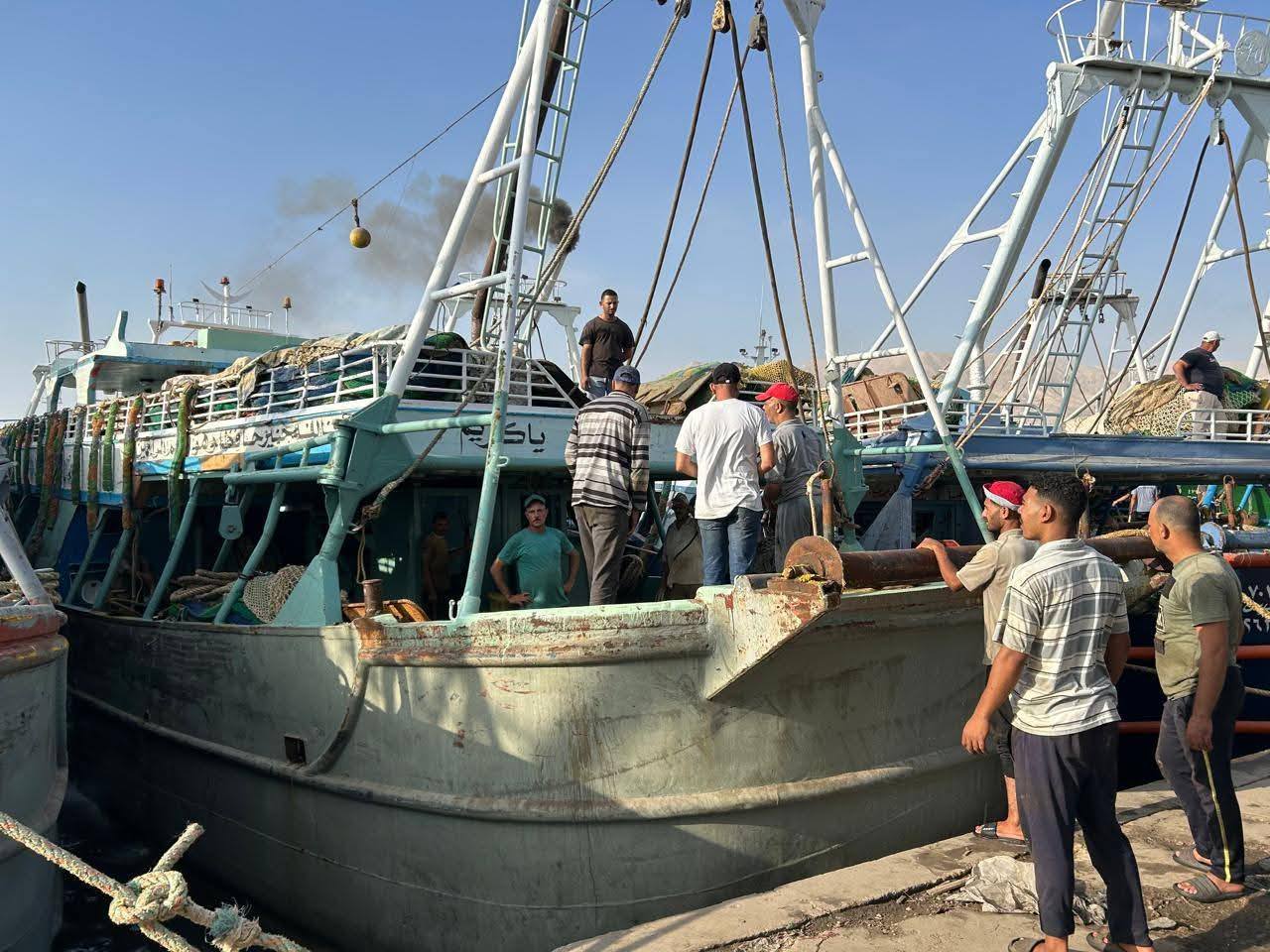 دعما للصيادين.. "تنمية البحيرات" يطلق إشارة السروح لحرفتي الجر و السنار بخليج السويس