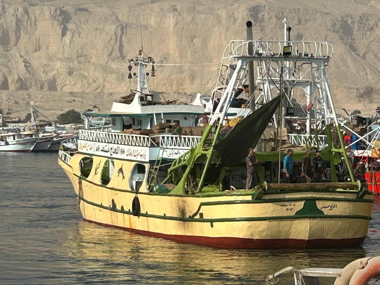 دعما للصيادين.. "تنمية البحيرات" يطلق إشارة السروح لحرفتي الجر و السنار بخليج السويس