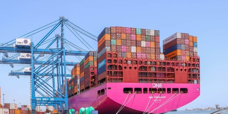 ميناء دمياط يستقبل 31842 طن ذرة خلال 24 ساعة