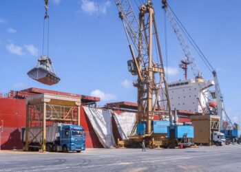 ميناء دمياط يستقبل 13000 طن ذرة و 9940 طن قمح