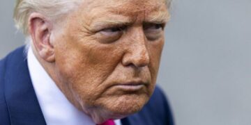 الولايات المتحدة تفرض رسوم جمركية عالمية بنسبة 10٪ على الواردات