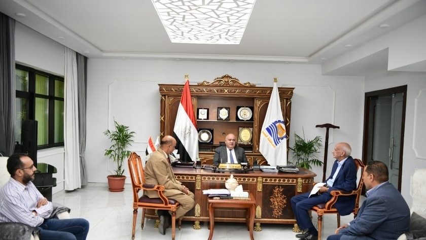 الداودى يتابع أعمال القوافل العلاجية البيطرية بمراكز قنا